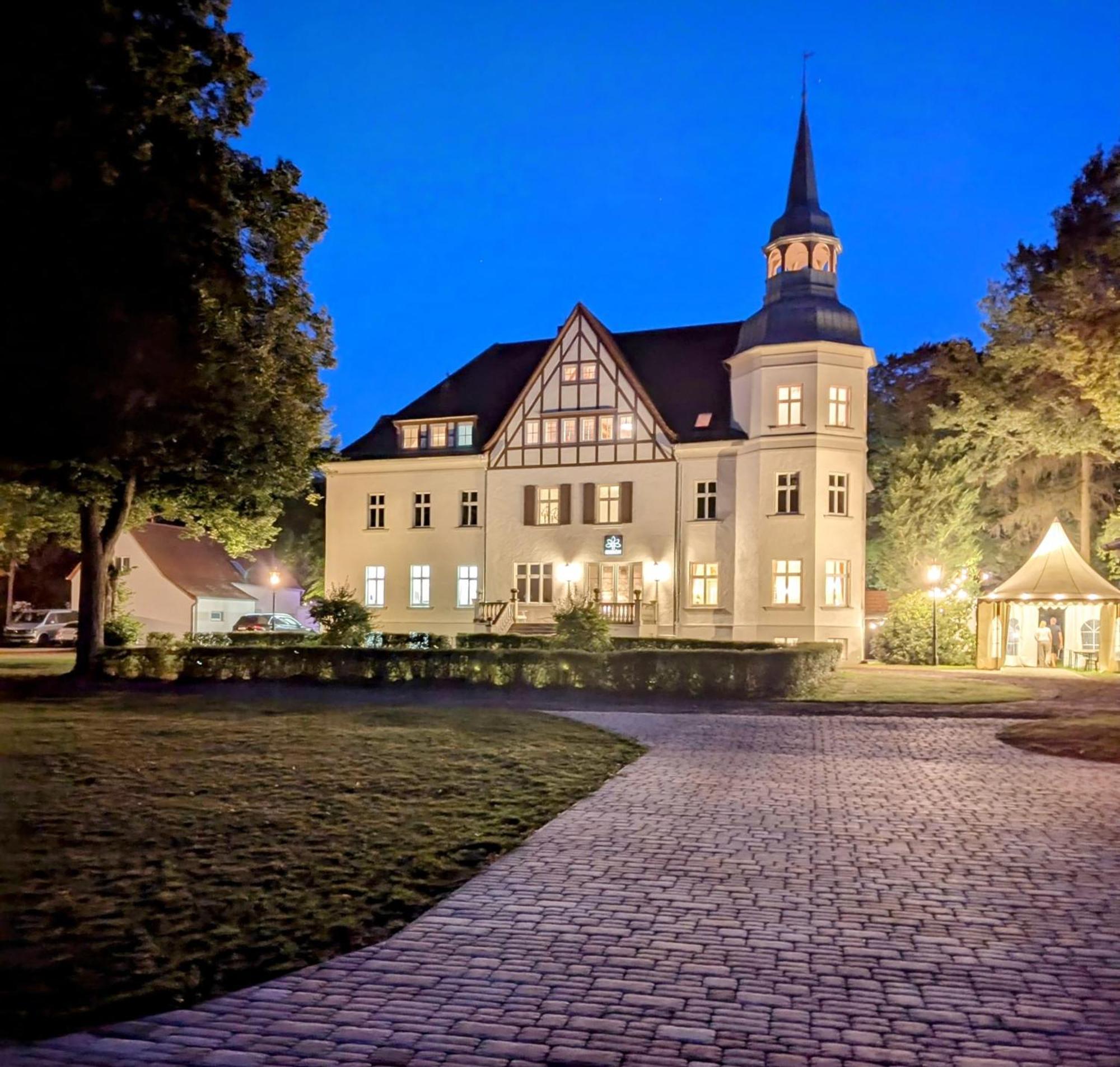 Schloss Sigroen Superior Camping Und Hotel Bad Wilsnack Dış mekan fotoğraf